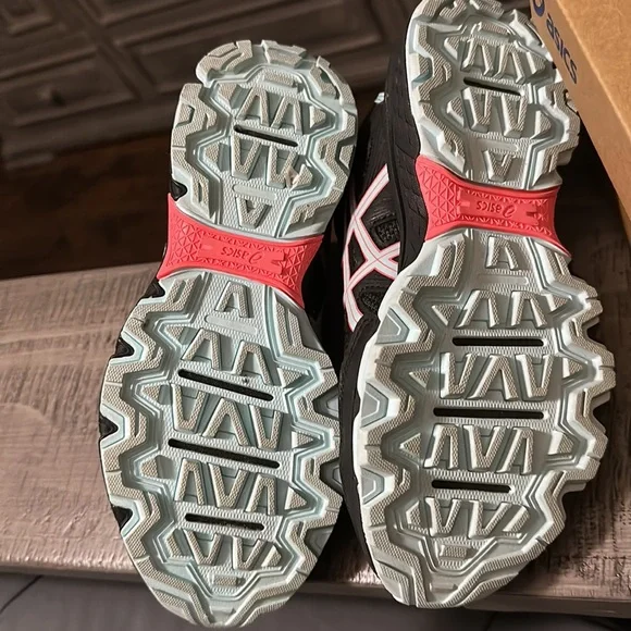 ASICS size 5 - Picture 2 of 4